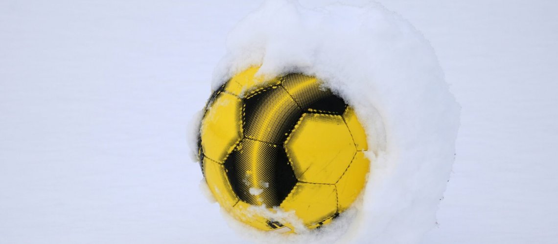 Fußball im Schnee